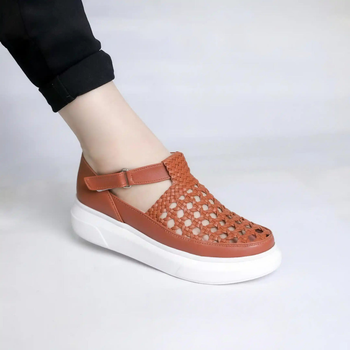 Amara Woven Glide - Scarpe