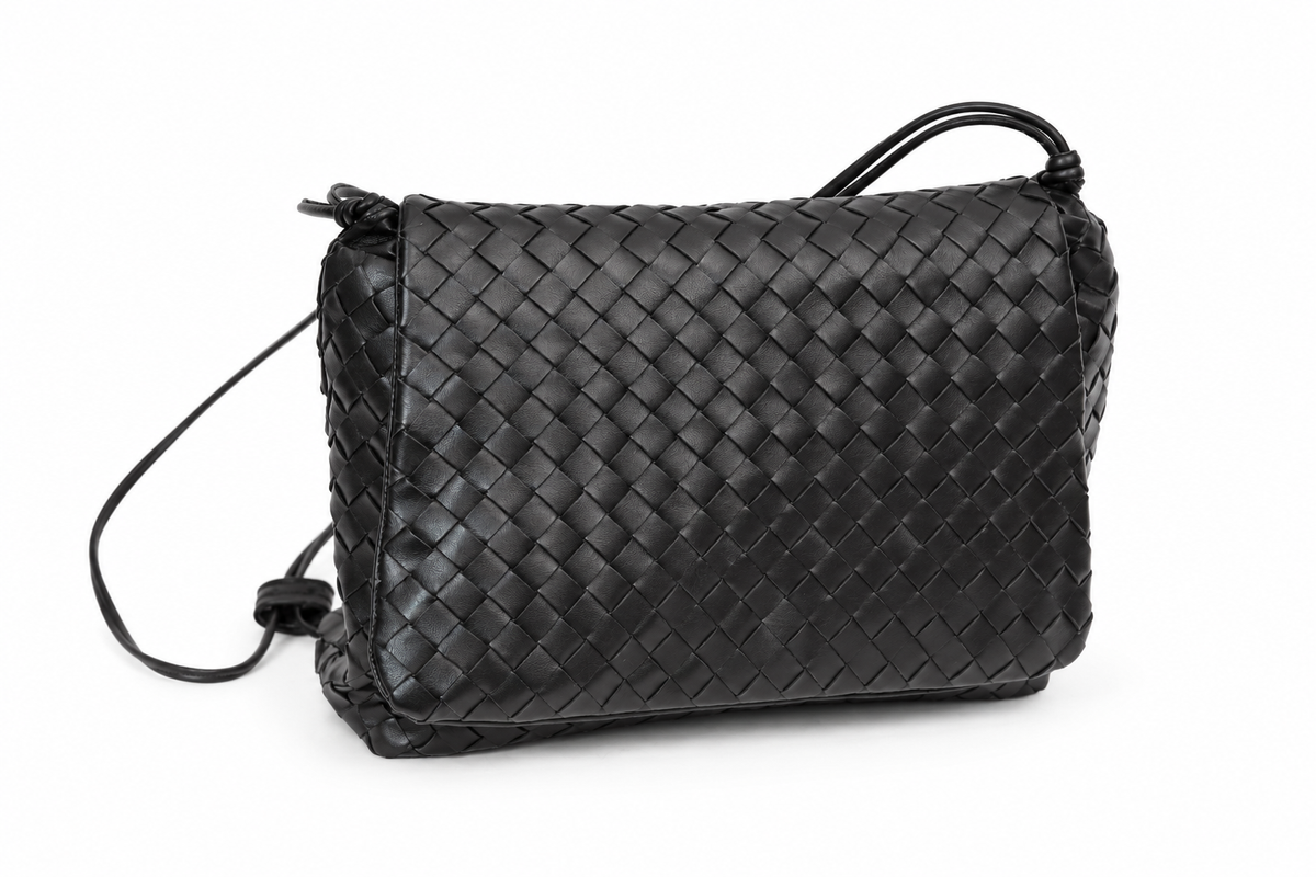 Intreccio dust Cover
